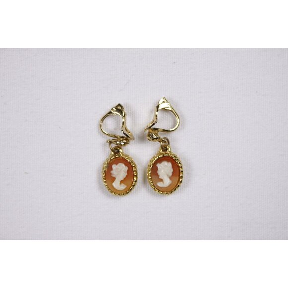 Tiny cameo earrings, vintage hand carved cameo jewelry clip back earrings, - Picture 7 of 10